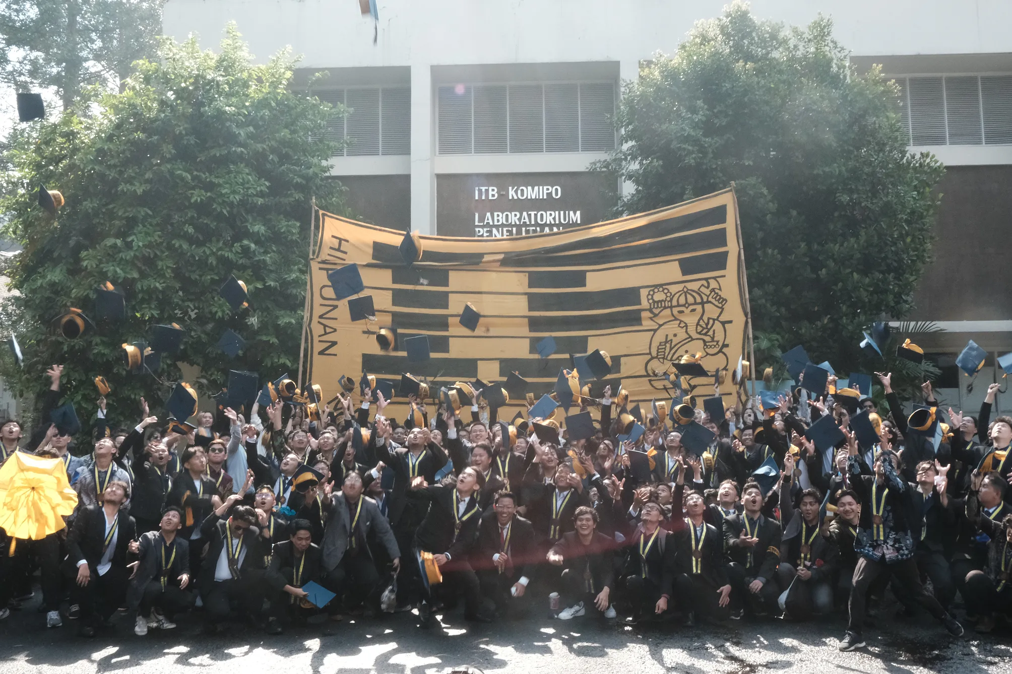 Wisuda HMIF